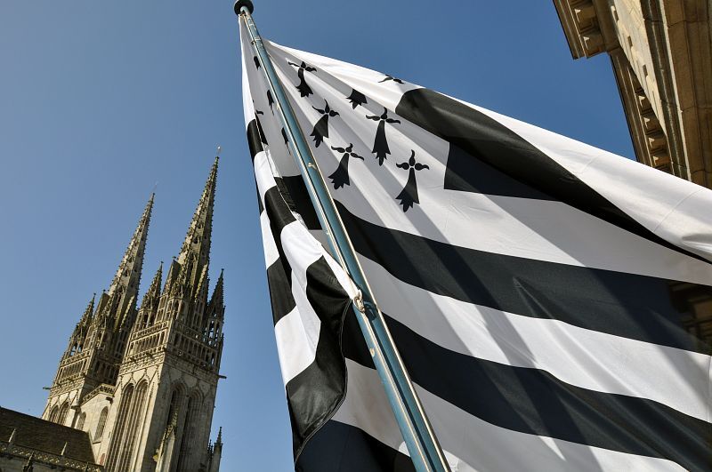 Ar c'helenn divyezhek e Kemper ha Kemper Breizh-Izel 